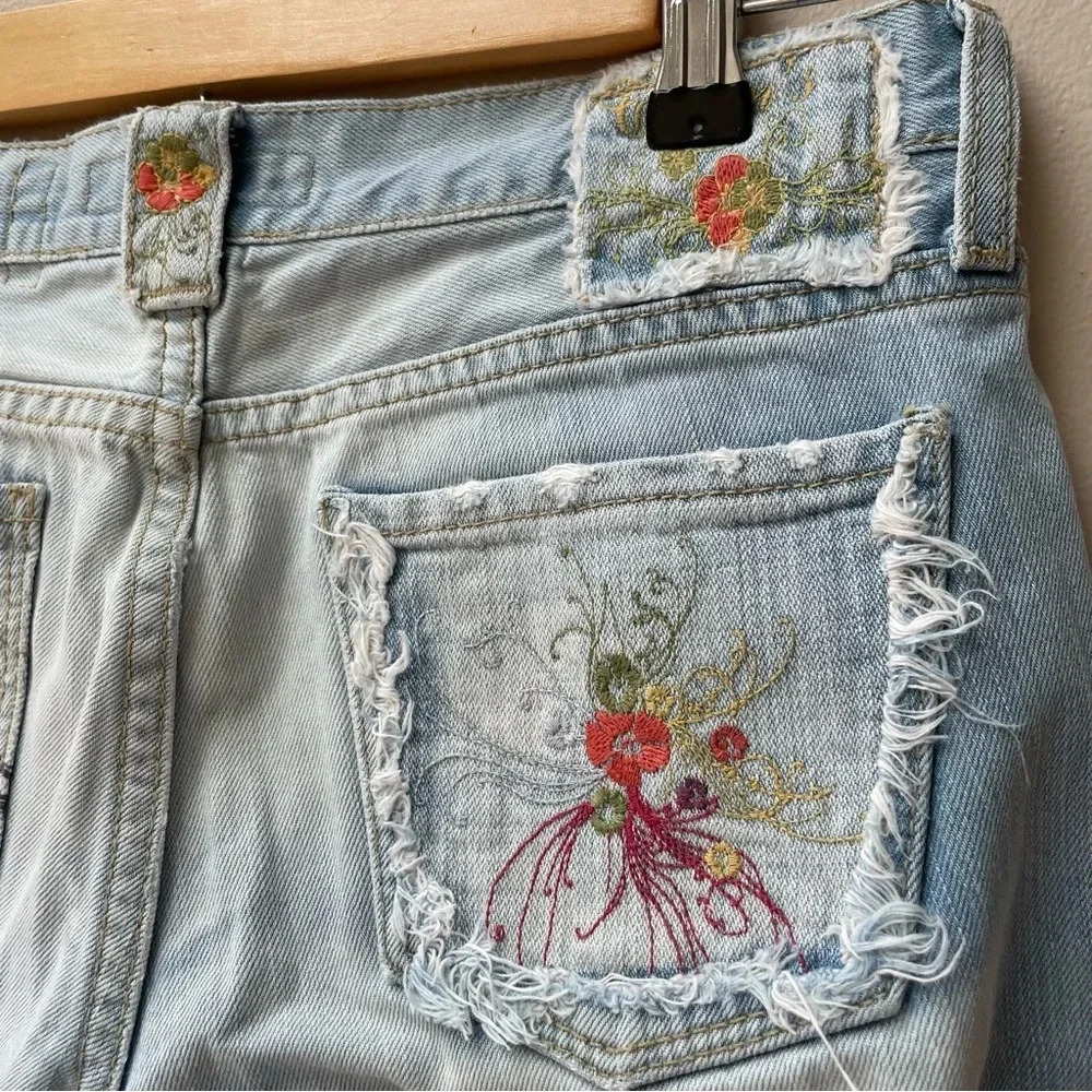 Colin’s Embroidered Floral Distressed Light Wash Lindsay Jeans Size 00 - Picture 7 of 9